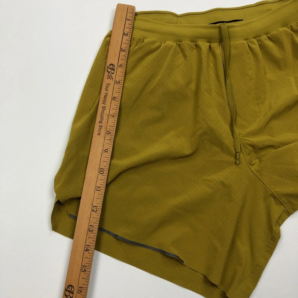 Lululemon Outpacer Fast and Free Shorts Mens Small Yellow Chartreuse Running 6in
